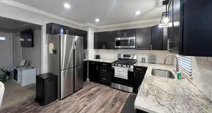 New-Charming 3-bedroom house with SMART TVs, WiFi in fabulous Canton