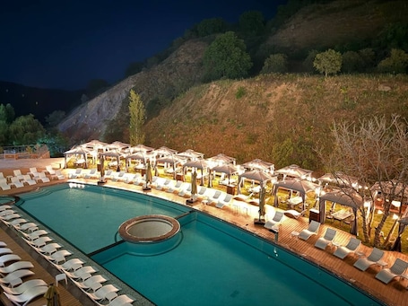 Indoor pool, seasonal outdoor pool