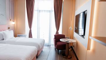 Minibar, in-room safe, laptop workspace, blackout curtains