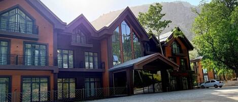 숙박 시설 정면