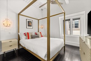 3 室のベッドルーム、アイロン / アイロン台、WiFi (無料)、ベッドシーツ