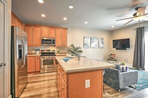 Microwave, stovetop, dishwasher, coffee/tea maker - The Pineapple Palace (Lewes)