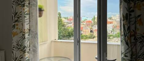 3 bedrooms, iron/ironing board, free WiFi