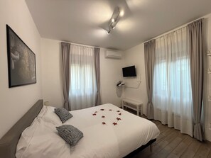 1 bedroom, iron/ironing board, travel cot, WiFi