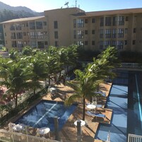 Apartamento conforto | Piscina | 3 piscinas externas, funciona das 9h às 17h, espreguiçadeiras