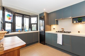 雪櫃、焗爐、爐具、洗碗機