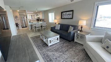 Condo, 1 Bedroom | Living area