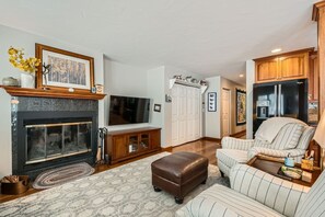 Condo, 2 Bedrooms | Living area | Smart TV