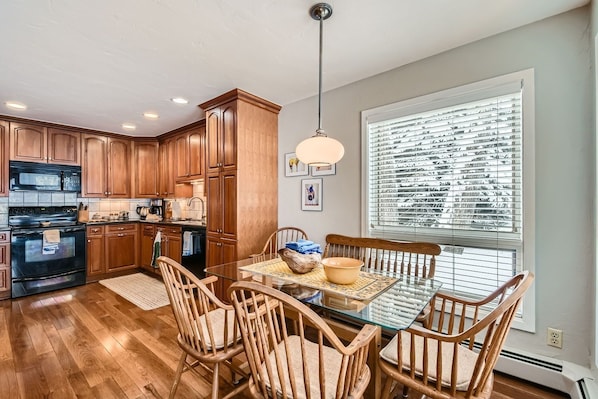 Condo, 2 Bedrooms | Private kitchen | Fridge, oven, coffee/tea maker, toaster