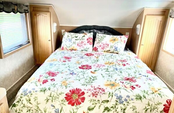 1 chambre, bureau, draps fournis