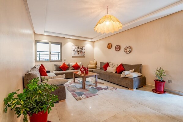 Smart TV - Cosy apartment in the heart of Marrakech. Ideal for families and friends (Marrakech)