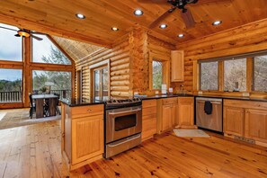 Fridge, microwave, oven, stovetop - Cozy Carolina Cabin (Purlear)