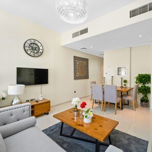 In-room dining - Modern 3BR townhouse in Damac Hills 2 (Madinat Zayed)