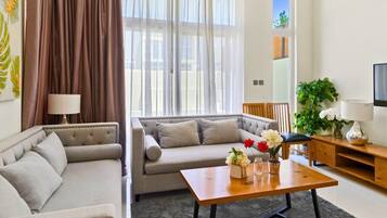 Familie villa, balkon, uitzicht op park | Woonruimte