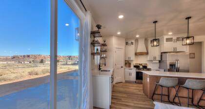 NEW 4-bedroom house in enchanting Moab, Trailer parking, WiFi. Enjoy your stay