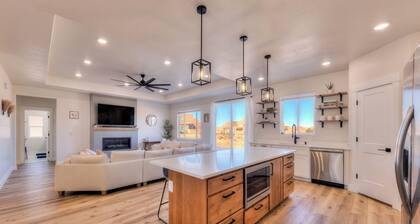 NEW 4-bedroom house in enchanting Moab, Trailer parking, WiFi. Enjoy your stay