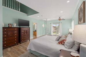 6 bedrooms, iron/ironing board, WiFi, bed sheets