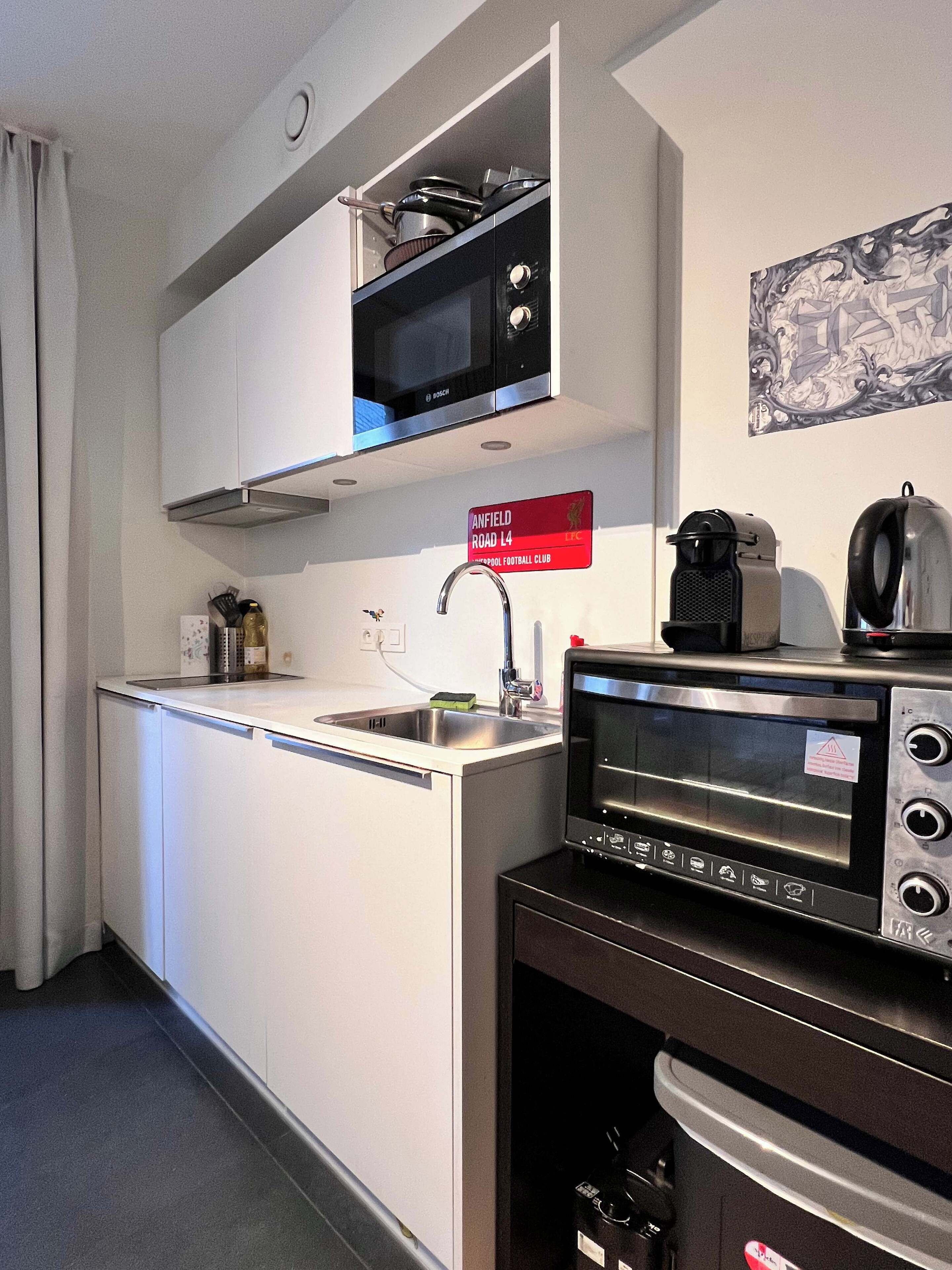 Refrigerador, microondas, horno y lavavajillas 