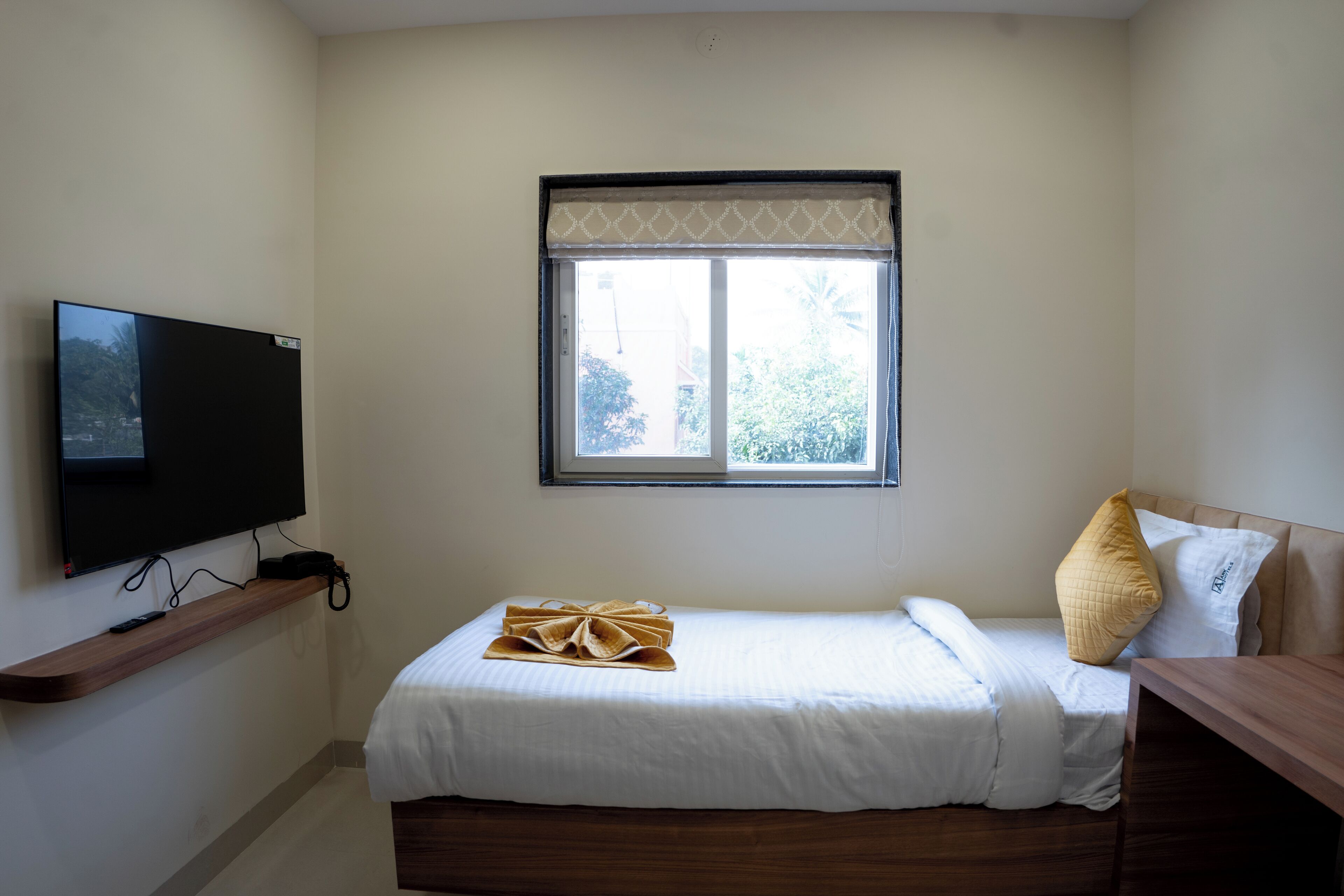 Desk, laptop workspace, free WiFi, bed sheets