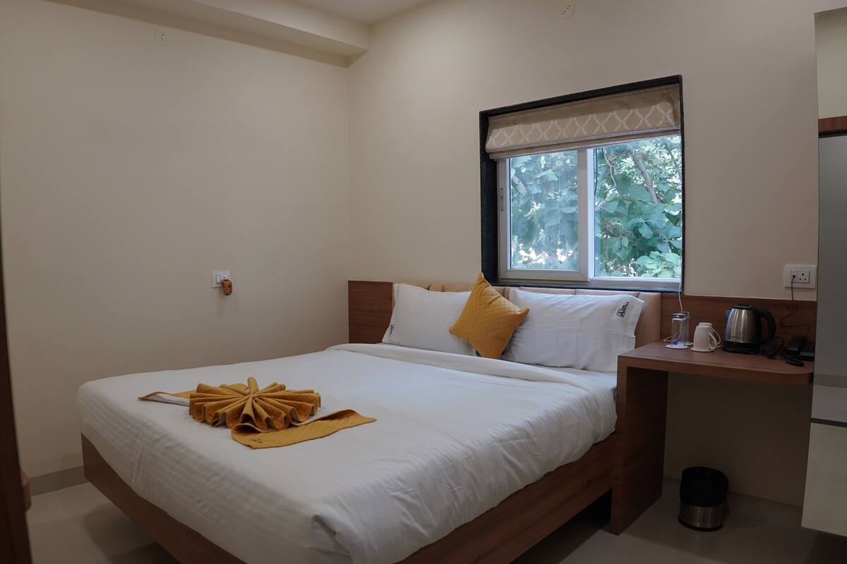 Bàn, khu vực làm việc phù hợp cho laptop