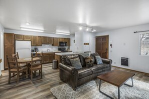 TV - Hidden Valley-Close to The Village (Mammoth Lakes)