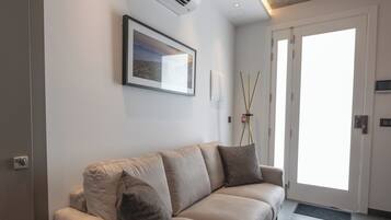 Suite clásica, 1 habitación, planta baja | Área de sala de estar