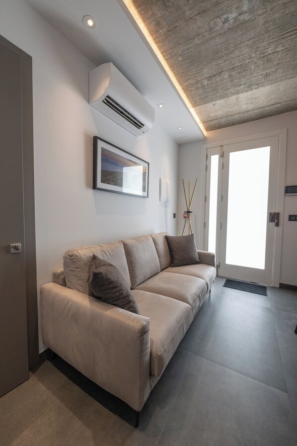 Classic Suite, 1 Bedroom, Ground Floor | Living area