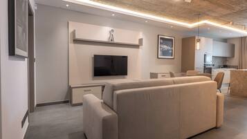 Standard Suite, Balcony | Living area