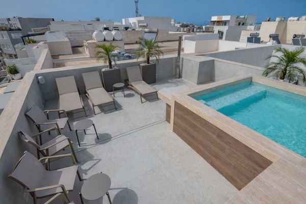 Rooftop pool