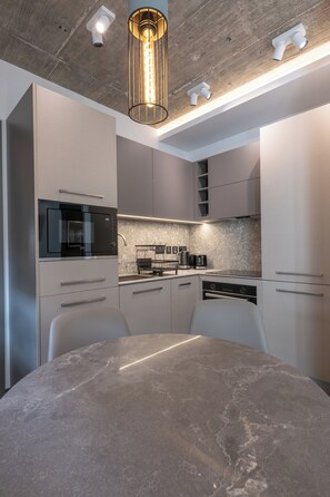 Classic Suite, 1 Bedroom, Ground Floor | Private kitchenette