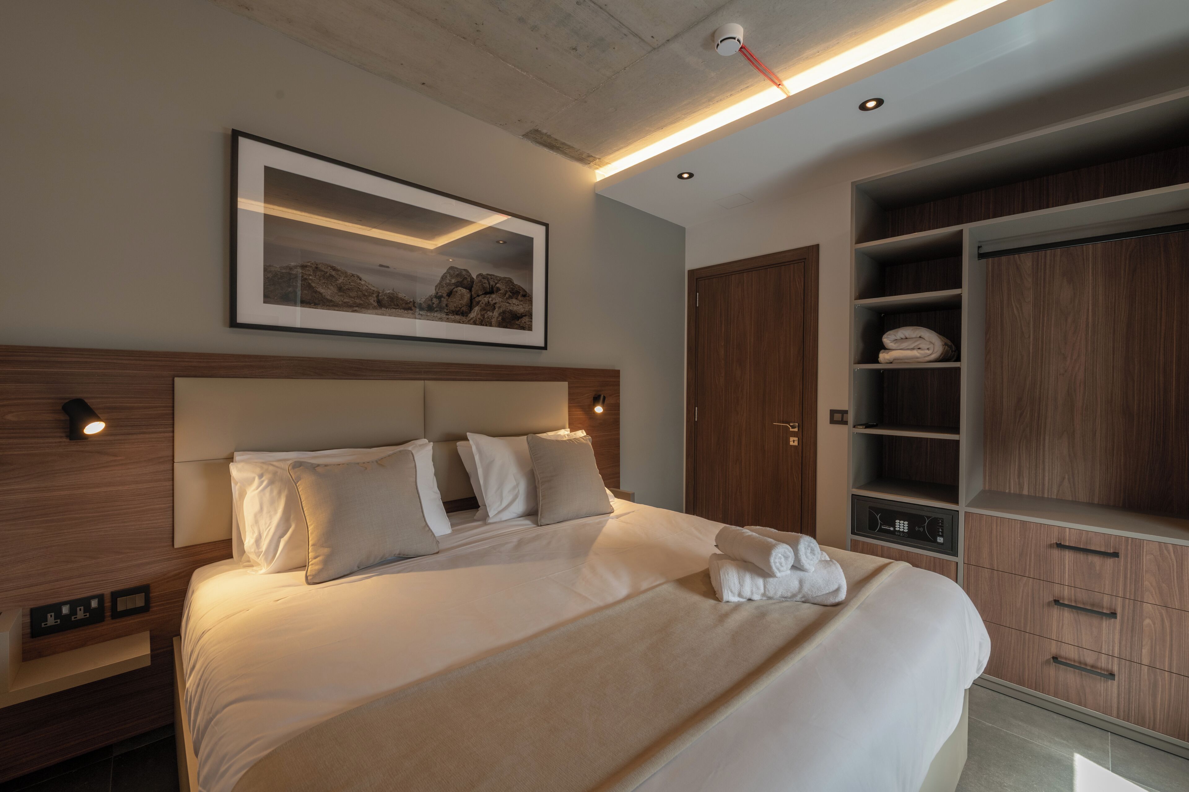 Superior Suite, Balcony | In-room safe, desk, laptop workspace, blackout drapes
