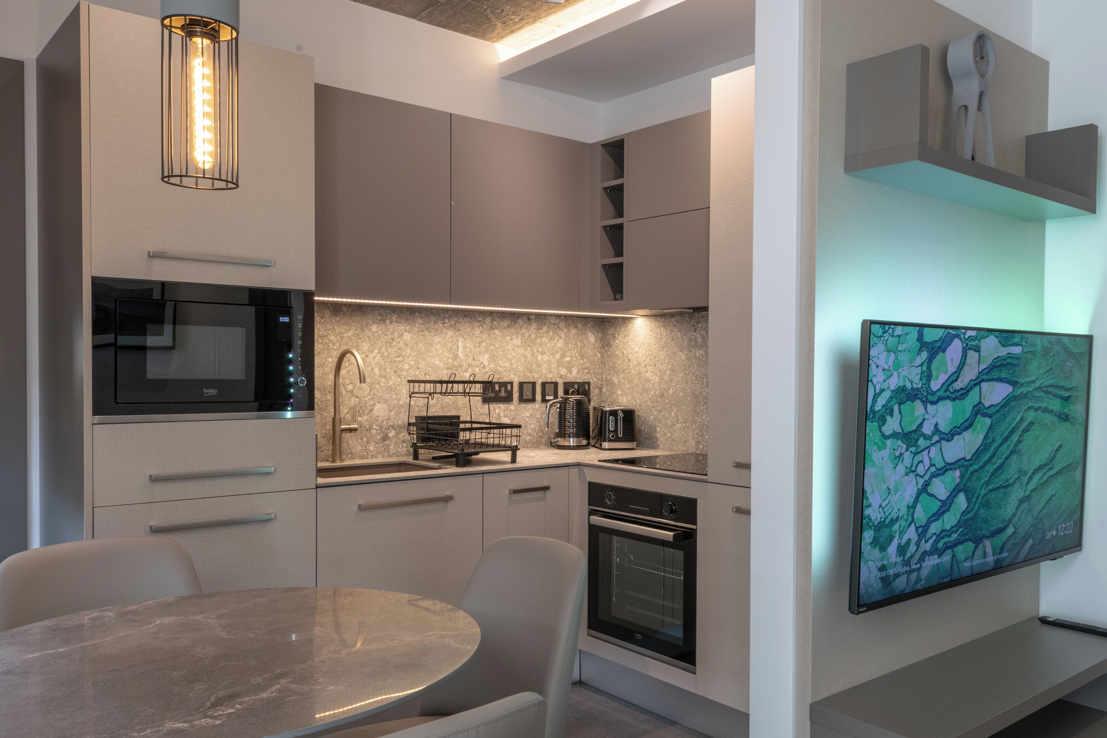 Classic Suite, 1 Bedroom, Ground Floor | Private kitchenette | Full-size fridge, microwave, oven, stovetop