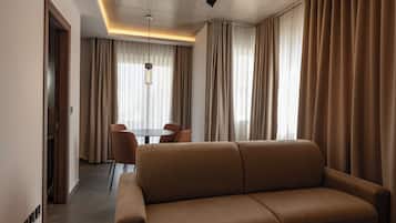 Superior Suite, Balcony | Living area