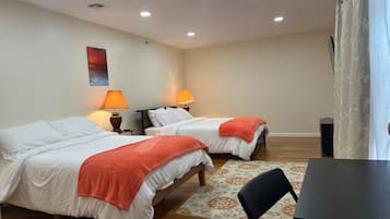 3 bedrooms, desk, iron/ironing board, bed sheets