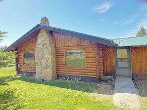 Exterior - 12 Mile Ranch (Custer)