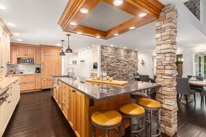 Fridge, microwave, oven, stovetop - Yemi's Place: Luxe Macatawa Home, Hot Tub, Fire Pit, Game Room (Holland)