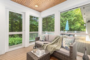 TV - Yemi's Place: Luxe Macatawa Home, Hot Tub, Fire Pit, Game Room (Holland)