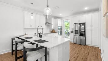 Townhouse, resort-utsikt | Eget kjøkken | Kjøleskap, mikrobølgeovn, ovn og kokeplater