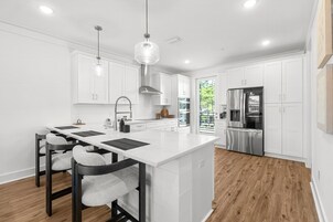 Townhome, Resort View | Private kitchen | Full-size fridge, microwave, oven, stovetop