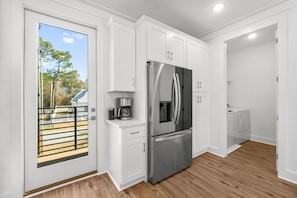 Maison en rangée, vue sur le complexe | Cuisine privée | Réfrigérateur grande capacité avec congélateur, four à micro-ondes