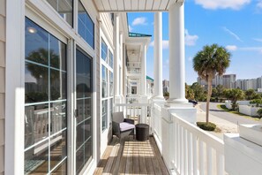 Property grounds - Sailors Cove: GORGEOUS Townhome w/ Pool, Guest FAV! Steps from the Beach! (Panama City Beach)