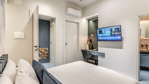 4 bedrooms, desk, iron/ironing board, WiFi