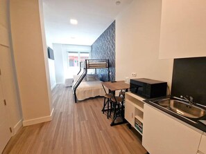 1 soverom, strykejern/-brett, wi-fi (inkludert) og sengetøy