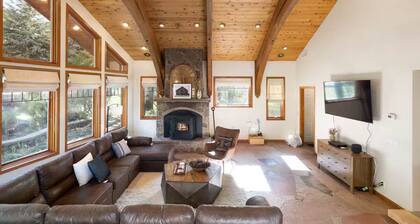 Spacious 5-bedroom house with mountain view charming Flagstaff