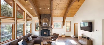 Spacious 5-bedroom house with mountain view charming Flagstaff