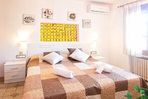 5 habitaciones, tabla de planchar con plancha y wifi gratis 