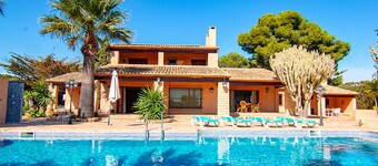 FINCA FUSTERA, SPACIOUS AND FASCINATING VILLA ON THE COAST OF BENISSA.