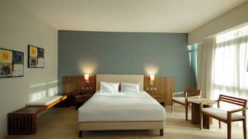 Deluxe-dobbeltværelse - 1 queensize-seng - byudsigt | Pengeskab på værelset, individuelt design, individuel indretning