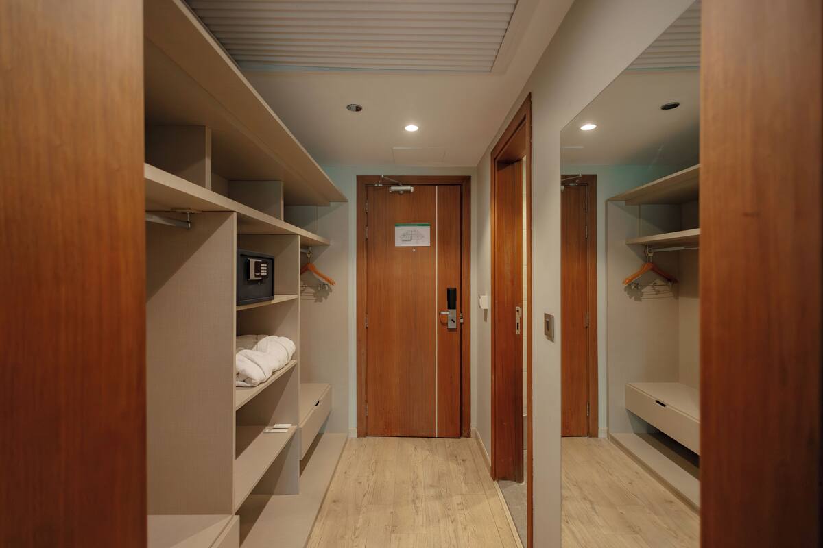 In-room safe, individually decorated, individually furnished, desk