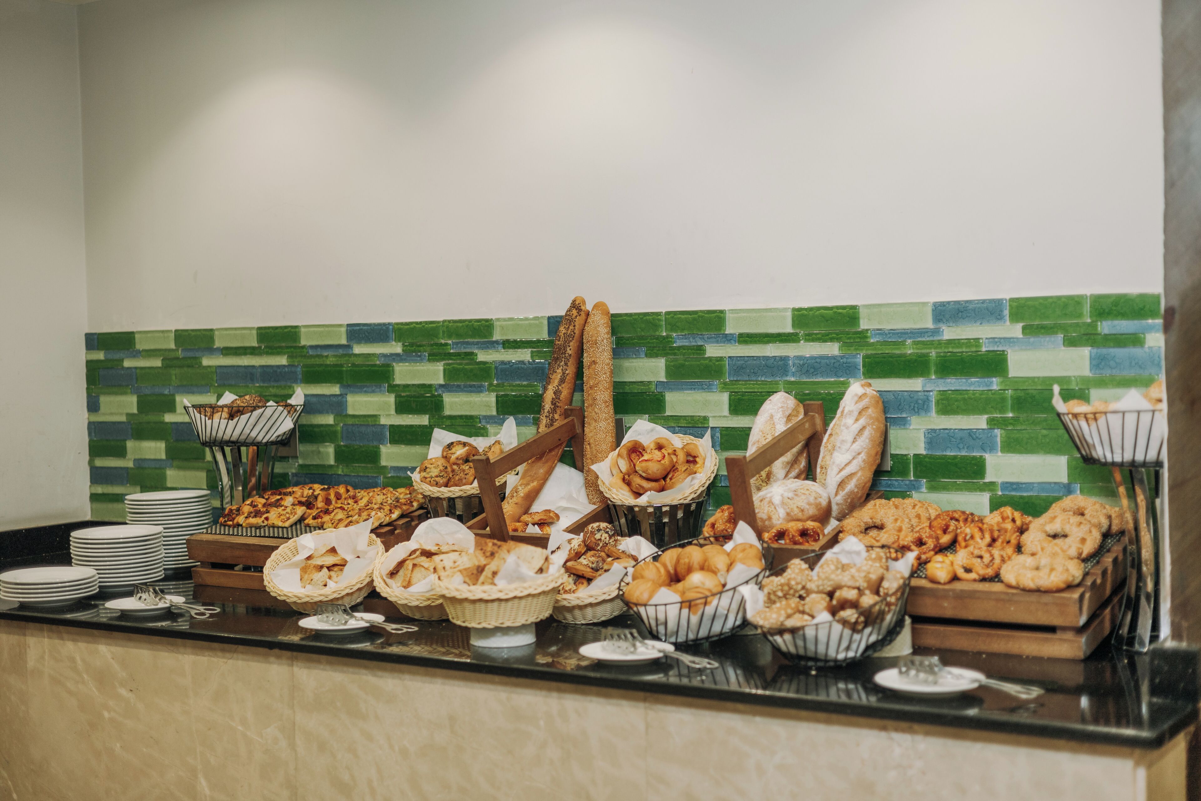 Café da manhã com buffet grátis todos os dias